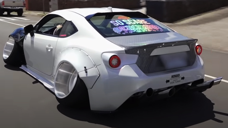 Ξόδεψε μία περιουσία για να φτιάξει το ασχημότερο Subaru BRZ στον κόσμο