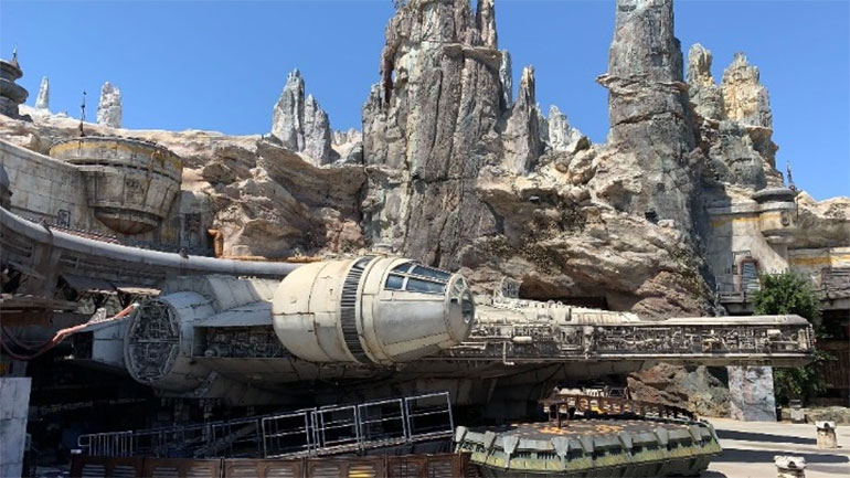 Έκθεση για την ιστορία της κατασκευής του Millennium Falcon του Star Wars, στην Ουαλία