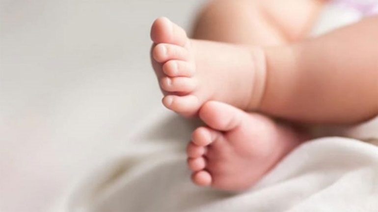 Θεσσαλονίκη: Εντοπίστηκε νεκρό βρέφος σε σκουπίδια έξω από νεκροταφείο