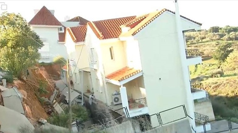 Άμεσα μέτρα για την κατολίσθηση στον Νέο Βουτζά από τον Δήμο Ραφήνας