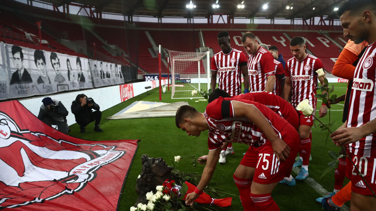 Ολυμπιακός-Παναιτωλικός: Τίμησαν τη μνήμη των θυμάτων της Θύρας 7 στο Καραϊσκάκη – Πανό και για τον Άλκη