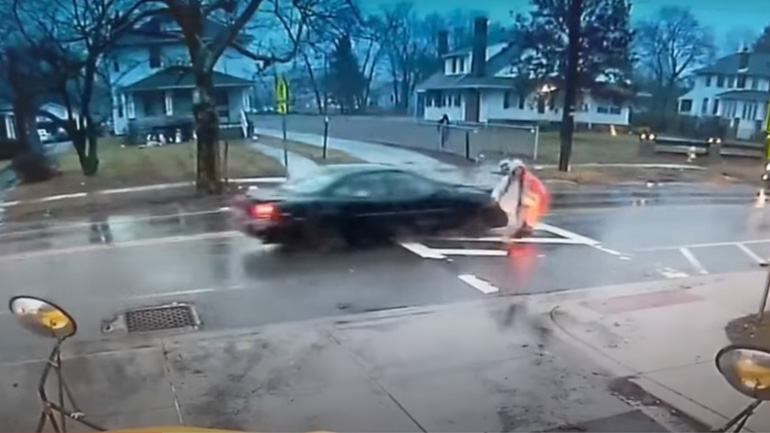 Γυναίκα αστυνομικός αποτρέπει ένα ατύχημα