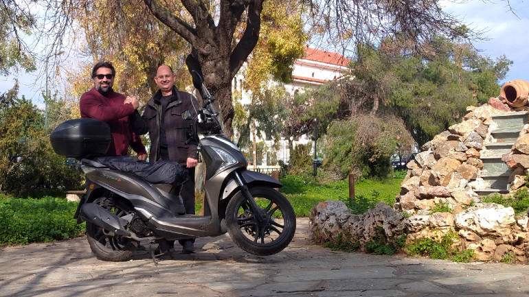 Παρότι είναι στους διοργανωτές του Scooter Rally Αντοχής, δεν έχει πάρει μέρος ακόμα στον αγώνα.