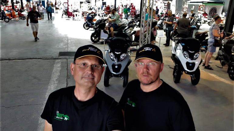 Σε έκθεση μοτοσικλέτας και scooter.