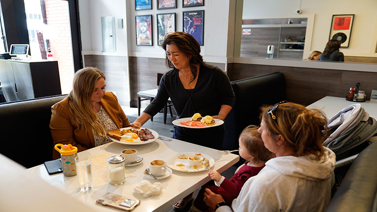 Δύο θάνατοι από Salmonella Enteritidis – Ανησυχία για επιδημία στην ΕΕ