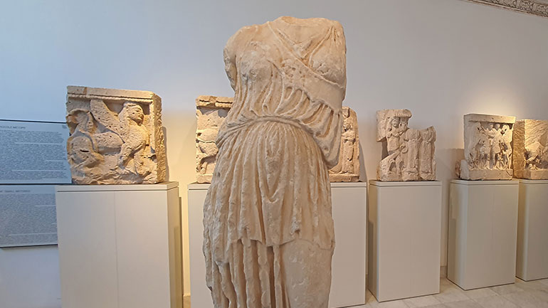 Το άγαλμα της θεάς Αθηνάς «ταξιδεύει» στο Παλέρμο