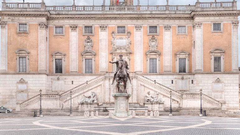 Συμβολική συσκότιση των εμβληματικών μνημείων στις ιταλικές πόλεις για τις αυξήσεις στην ενέργεια