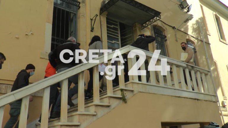 Περιγραφές από εργαζόμενη στο γηροκομείο – κολαστήριο: «Έκλαιγαν, τους πετούσαν στο πάτωμα»