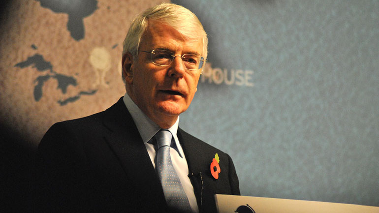 Πρώην πρωθυπουργός Βρετανίας: Η κυβέρνηση εμφανίζεται «ξεκάθαρα αναξιόπιστη»