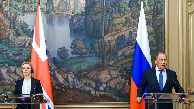 Επεισοδιακή συνάντηση των ΥΠΕΞ Ρωσίας και Βρετανίας – Ανέβηκαν οι τόνοι στη Μόσχα