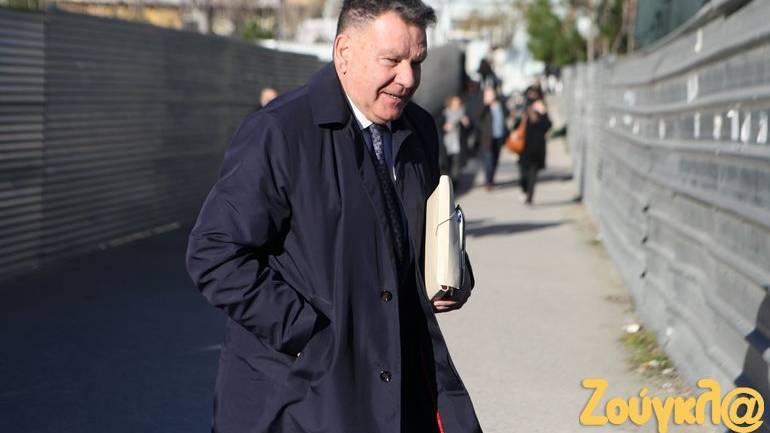 Μπουγέλωσαν τον Αλέξη Κούγια έξω από τα δικαστήρια