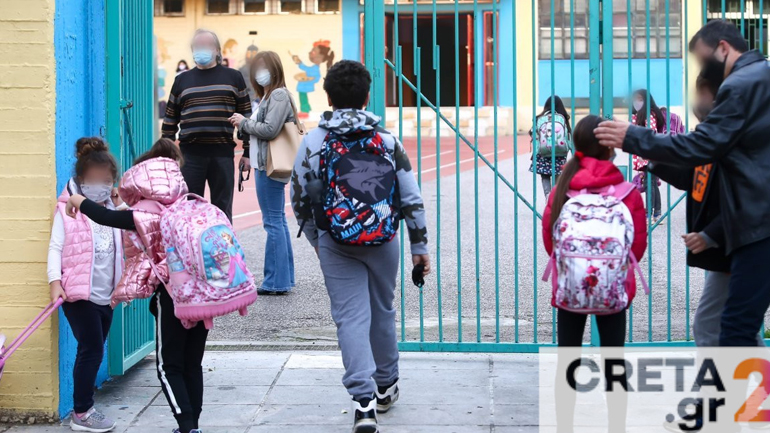 Συνελήφθη πατέρας που δεν επέτρεπε στο παιδί του να πάει στο σχολείο