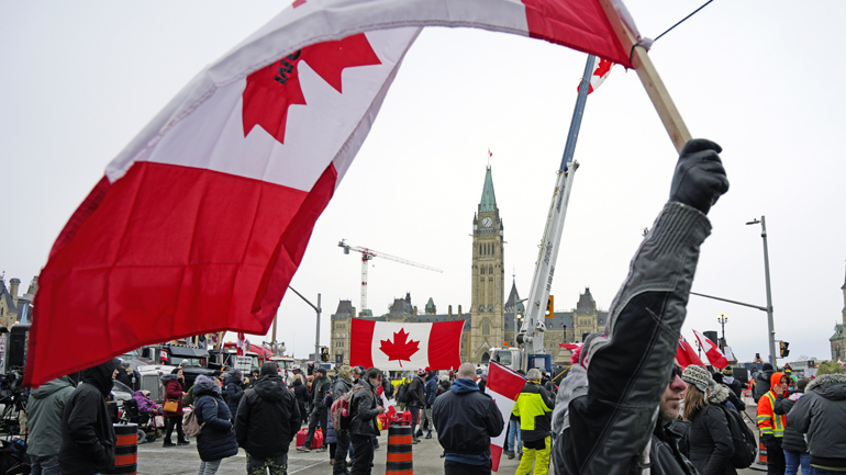 Καναδάς: Οι διαδηλωτές συνεχίζουν την κατάληψη της γέφυρας στα σύνορα με τις ΗΠΑ