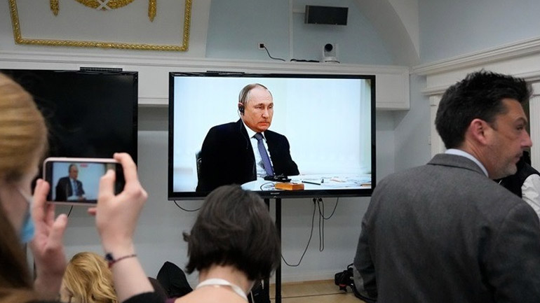 Κυρώσεις σε τράπεζες, αλλά όχι αποκλεισμό της Μόσχας από το σύστημα Swift εξετάζουν Ευρωπαίοι και Αμερικανοί