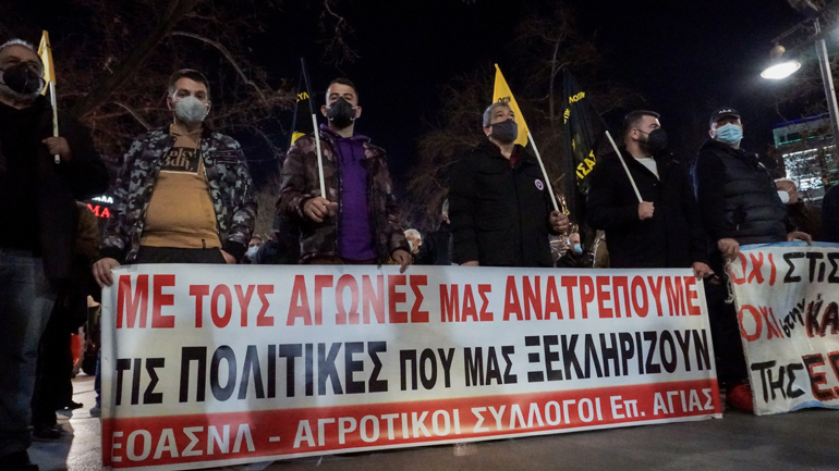 Λάρισα: Μαζική κινητοποίηση των αγροτών – «Απόβαση» των τρακτέρ στην Κεντρική πλατεία