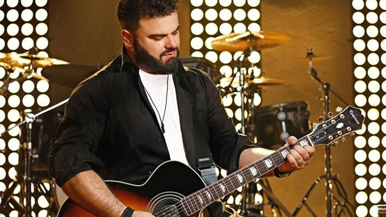 Ηλίας Καμπακάκης: Η πρώην σύζυγός του τραγουδιστή τον κατηγορεί για ξυλοδαρμό