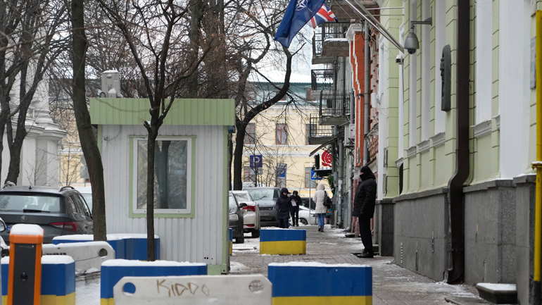 Εντολή να εγκαταλείψουν την Ουκρανία έδωσαν οι ΗΠΑ στο προσωπικό της πρεσβείας τους