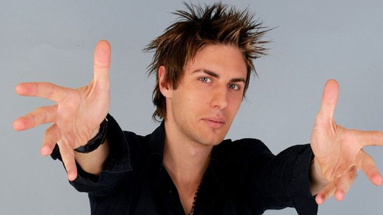 Ο Νότης Χριστοδούλου εξομολογείται: «Η μητέρα μου δεν μπόρεσε ποτέ να αποδεχθεί ότι είμαι ομοφυλόφιλος»