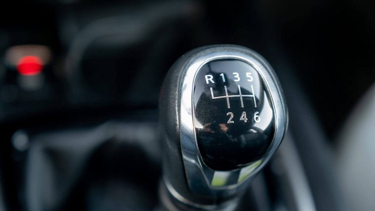 Η Toyota θα φτιάξει χειροκίνητα κιβώτια για τα ηλεκτρικά της οχήματα