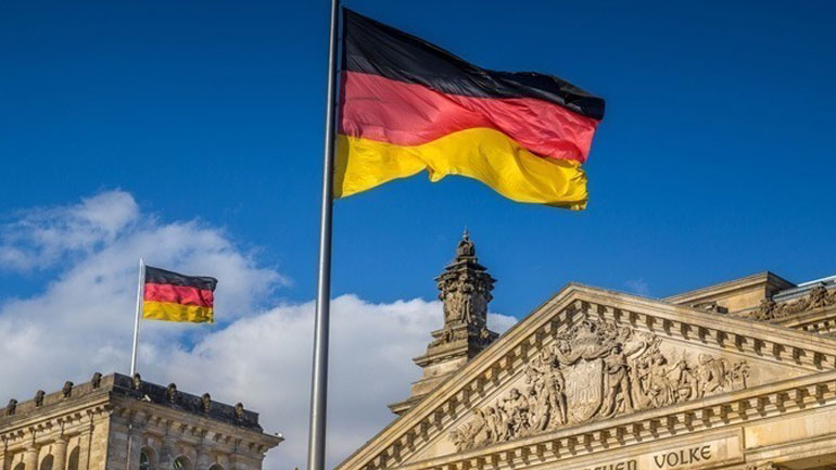 Ανοιχτή με λιγότερο προσωπικό θα παραμείνει η γερμανική πρεσβεία στο Κίεβο