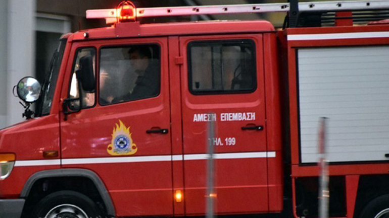 Θεσσαλονίκη: Φωτιά σε ισόγειο διαμέρισμα πολυκατοικίας-Προληπτικά στο νοσοκομείο η ιδιοκτήτρια