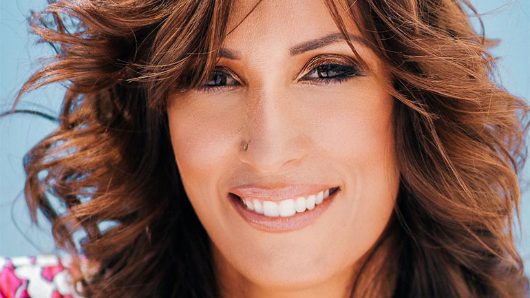 Στην Αρένα της Ζωής με τη δημοσιογράφο και ποιήτρια Κλέλια Χαρίση