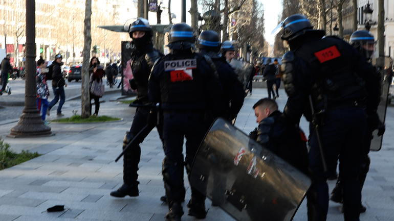 Παρίσι: 97 προσαγωγές διαδηλωτών που συμμετείχαν στη διαμαρτυρία των «Κομβόι της Ελευθερίας»