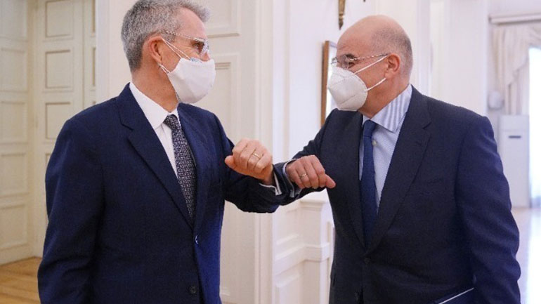 Οι εξελίξεις στην περιοχή και την Ανατ. Ευρώπη στη συνάντηση Δένδια με τον πρέσβη των ΗΠΑ