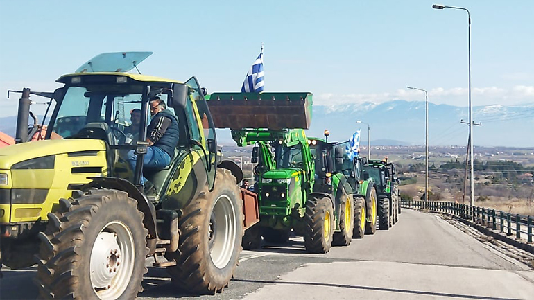 Κοζάνη: Συμβολικός αποκλεισμός με τρακτέρ της Περιφέρειας Δυτ. Μακεδονίας