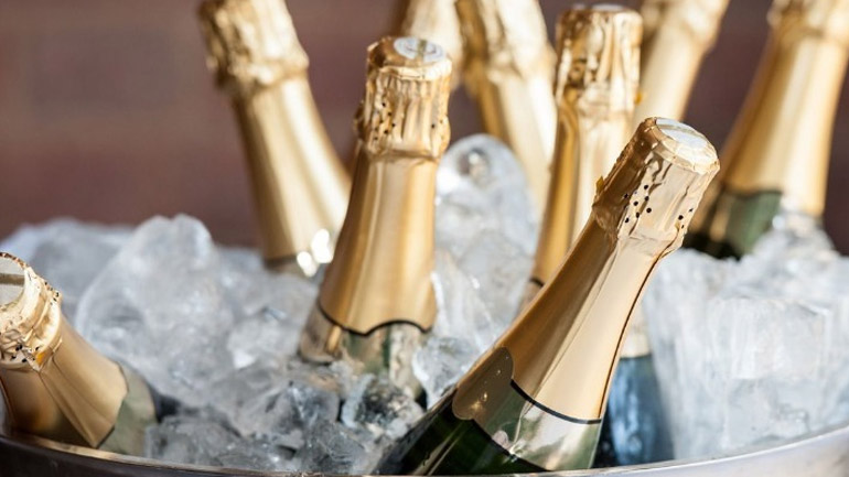 Γερμανία: Πέθανε 52χρονος που ήπιε σαμπάνια με ecstasy σε εστιατόριο