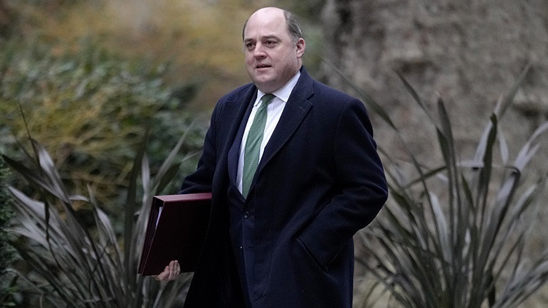 Βρετανός υπουργός Άμυνας: «Δεν έχουμε δει αποδείξεις ότι η Μόσχα αποσύρει τις δυνάμεις της»