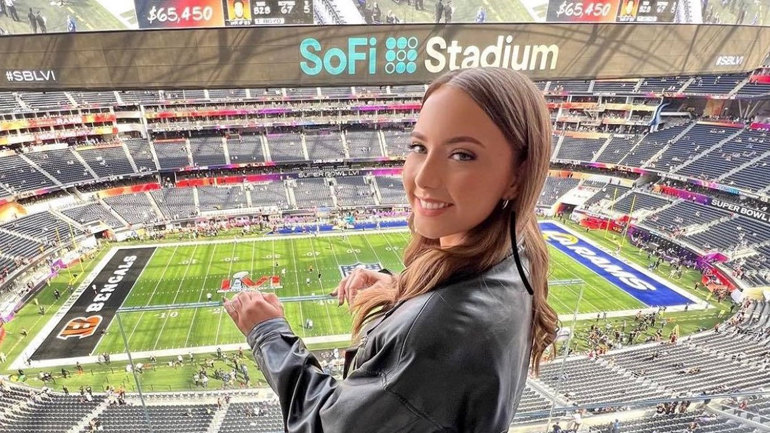 Hailie Jade Scott: Η καλλονή κόρη του Eminem στο πλευρό του στο Super Bowl