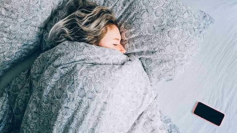 Το μυστικό για ήρεμο ύπνο σύμφωνα με το TikTok βρίσκεται σε αυτό το τσάι