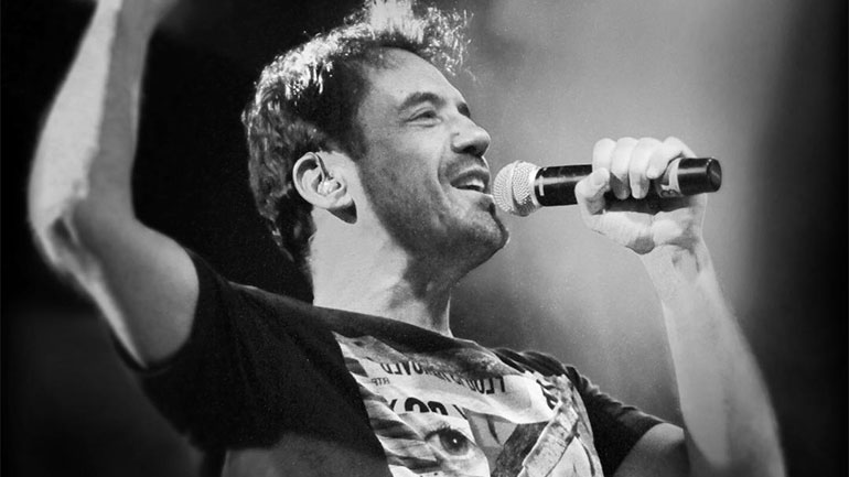 Ο Θάνος Καλλίρης «Θα βγει να διασκεδάσει» με το νέο του single!