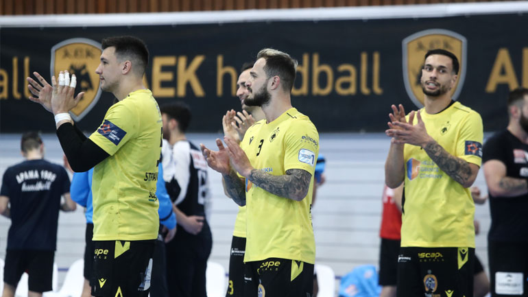 Χάντμπολ: Απομακρύνθηκε κι άλλο η πρόκριση για την ΑΕΚ – Ηττήθηκε 25-24 από την Ταταμπάνια