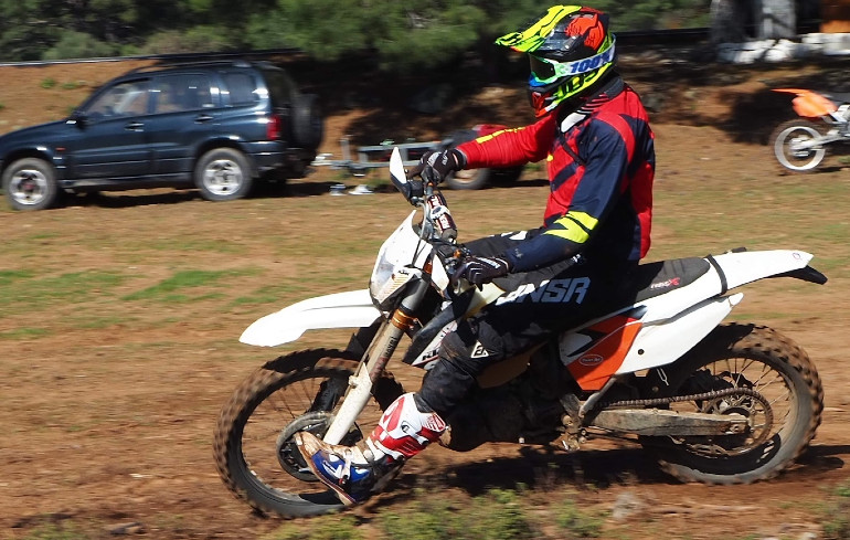 Διασκέδαση και μεγάλες ποσότητες αδρεναλίνης του χαρίζει το enduro.