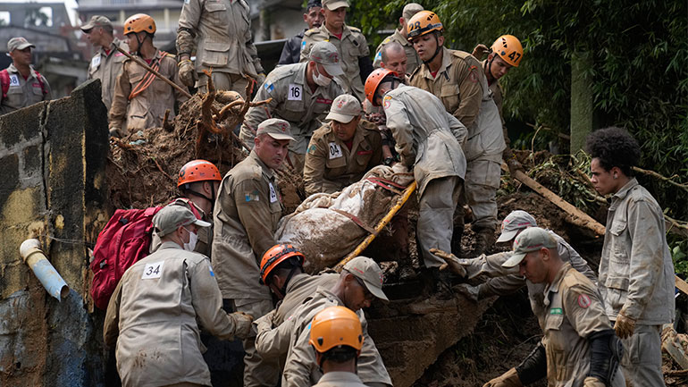 Τουλάχιστον 38 νεκροί από πλημμύρες και κατολισθήσεις στην πόλη Πετρόπολις της Βραζιλίας