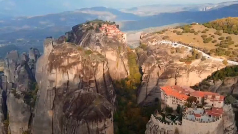 Τα μαγευτικά Μετέωρα από ψηλά