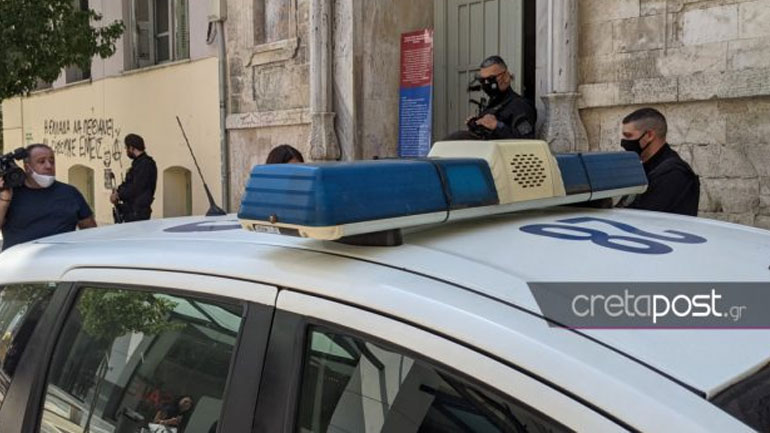 Ηράκλειο: Σε ψυχιατρική κλινική ο 44χρονος που σκότωσε τη μάνα του και τραυμάτισε την αδελφή του Ηράκλειο: Σε ψυχιατρική κλινική ο 44χρονος που σκότωσε τη μάνα του και τραυμάτισε την αδελφή του