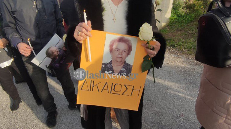 Με λουλούδια και κεριά ζητούν το κλείσιμο του οίκου ευγηρίας οι συγγενείς των ηλικιωμένων