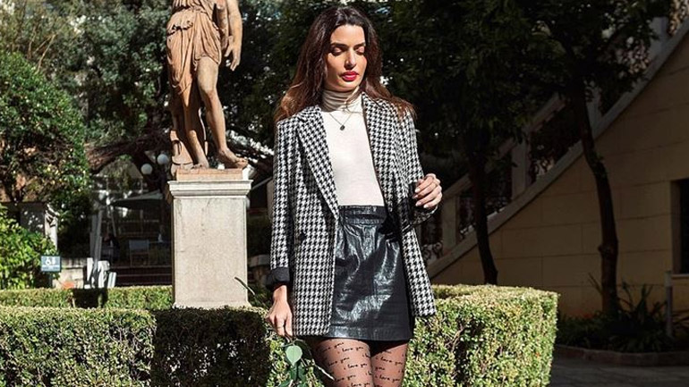 Τόνια Σωτηροπούλου: Statement εμφάνιση με μίνι δερμάτινη φούστα