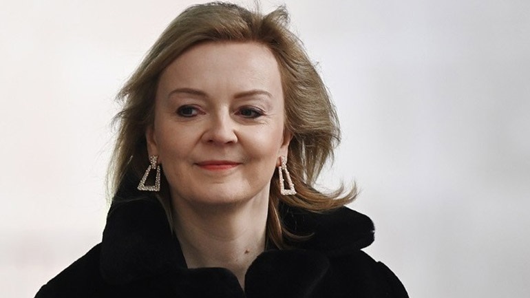 Το Λονδίνο κατηγορεί τη Μόσχα ότι αναζητεί «προσχήματα για μια εισβολή»