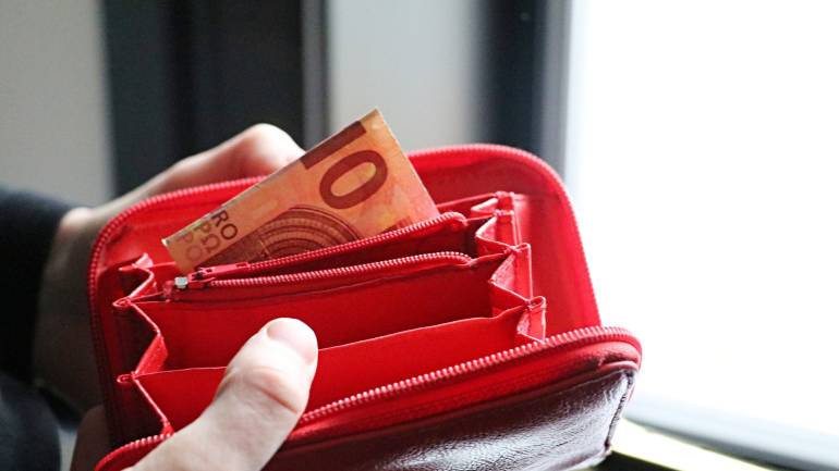 Δώρο Πάσχα σε ευάλωτους: Τα τέσσερα σενάρια για δικαιούχους και ποσά