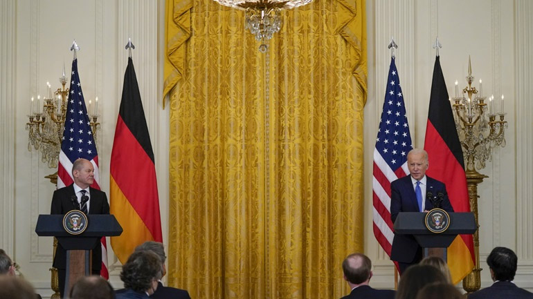 Μπάιντεν και Σολτς ζητούν από τη Μόσχα «πραγματικά μέτρα αποκλιμάκωσης»