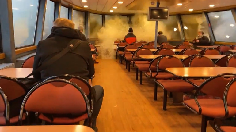 Φεριμπότ vs κύμα