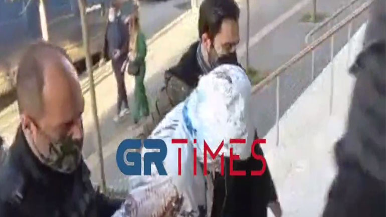 Σε εξέλιξη η απολογία του «Ντίνου» – Στην ανακρίτρια δύο φίλοι του Άλκη