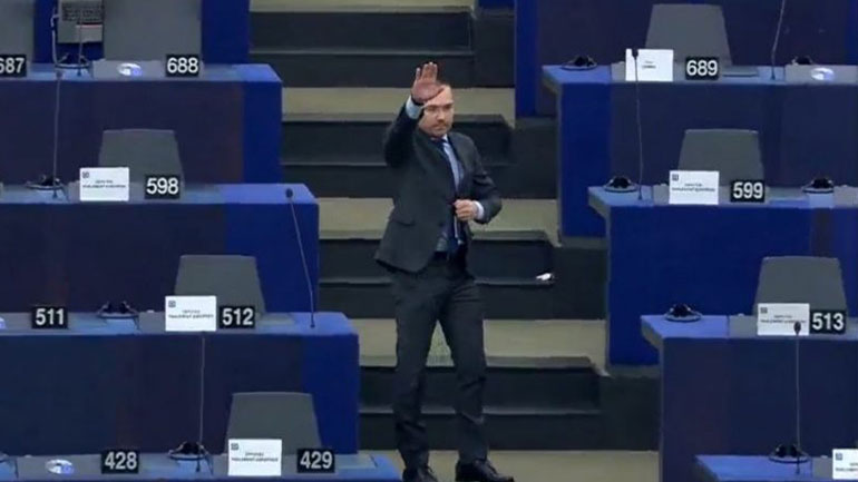 Βούλγαρος ευρωβουλευτής χαιρέτησε ναζιστικά μέσα στο Ευρωκοινοβούλιο