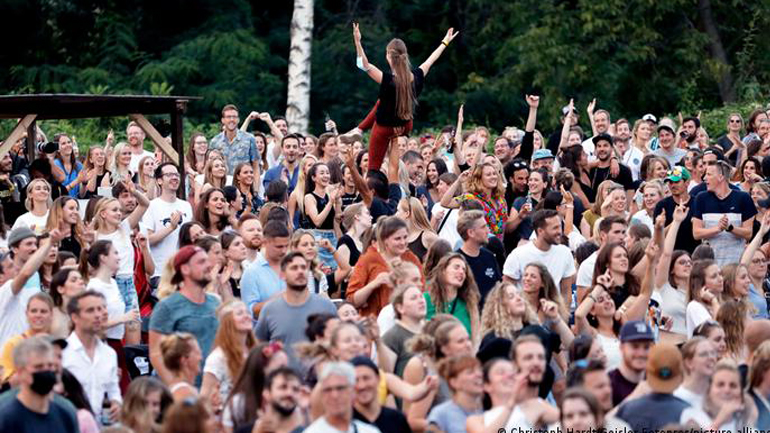 Γερμανία: Άρση των μέτρων για την πανδημία ως τις 20 Μαρτίου