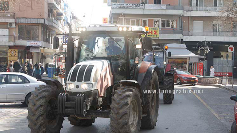 Λαμία: Γέμισε τρακτέρ με αγρότες το κέντρο της πόλης