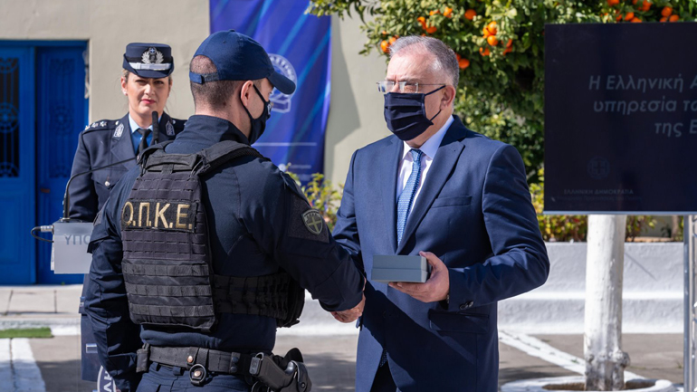 Βράβευση αστυνομικών για τους απεγκλωβισμούς στην Αττική Οδό